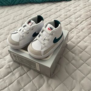 Nike Blazer Mid - size 3c